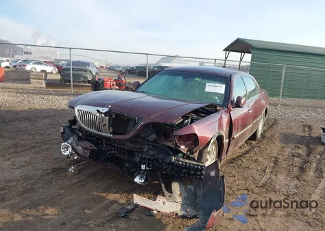 2007 Lincoln Town Car Signature Limited z USA, uszkodzony, nr VIN 1LNHM82V27Y636070